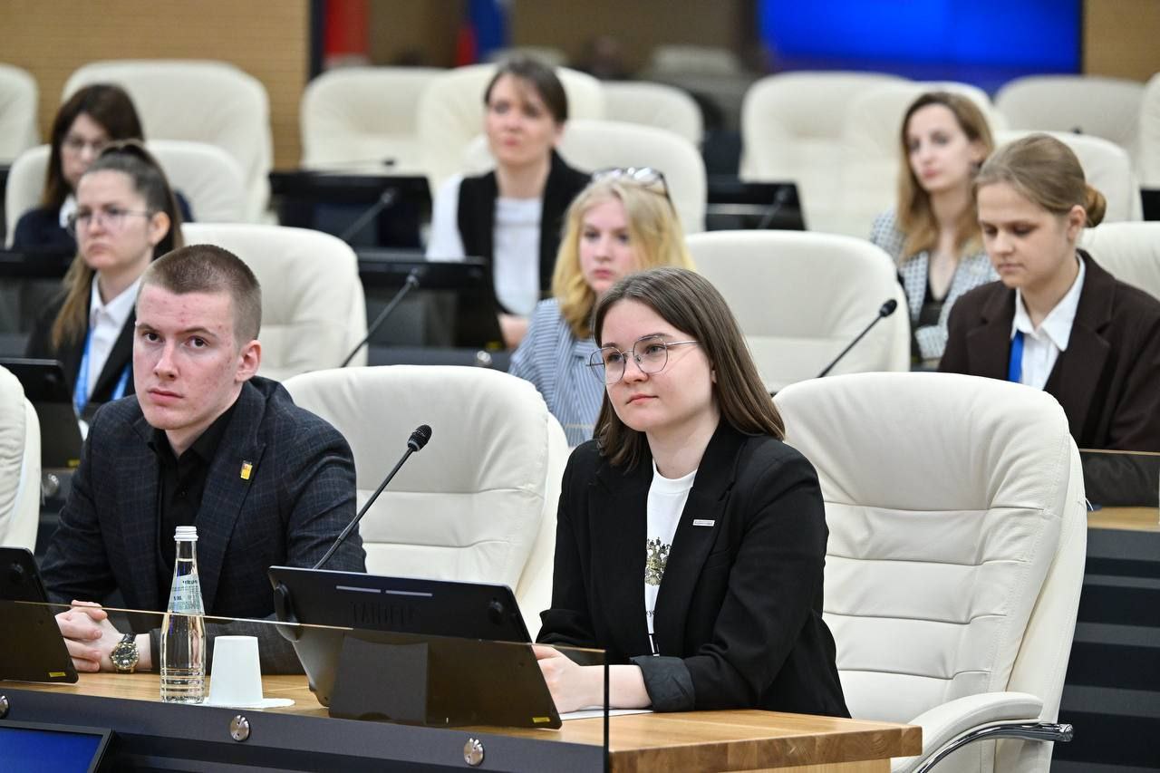 Прошла встреча Председателя Московской областной думы Игоря Брынцалова с членами Московского областного молодежного парламента и председателями муниципальных молпарламентов.