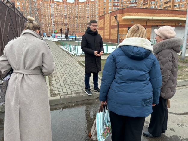 Заместитель главы городского округа Котельники Николай Оленев провел еженедельный обход в микрорайоне Южный