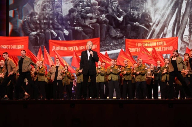 Активисты Российских студенческих отрядов Московской области поздравили ветеранов с 50-летием БАМа.