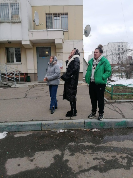 Заместитель главы городского округа Котельники Зоя Севрюгина провела еженедельный обход территорий