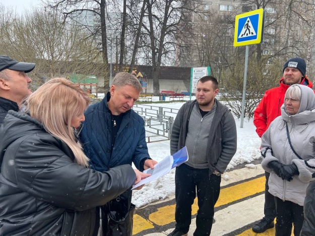 Депутат Мособлдумы Владимир Жук проверил, как Котельники готовятся к ремонту дорог